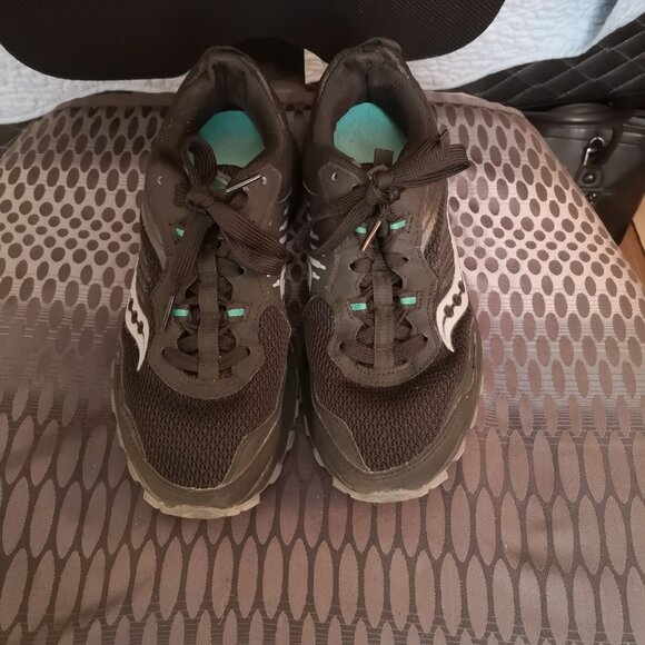 Saucony woman's black running /walking shoe - Picture 1 of 6